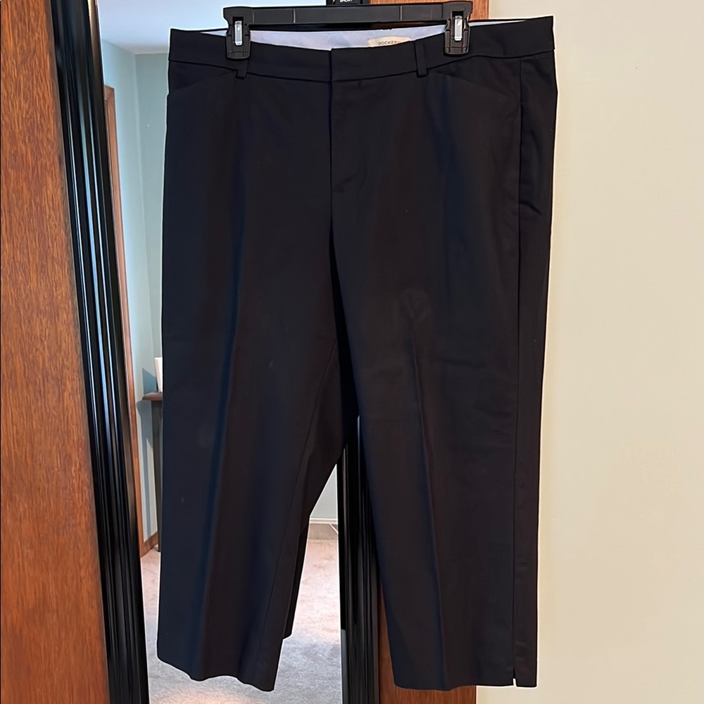 Women’s Size 16  Capri-length Navy Blue pants